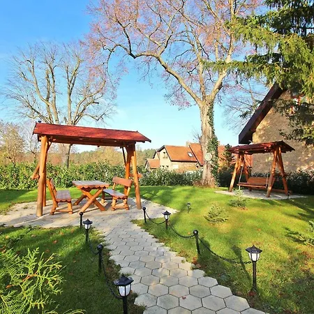Apartmán Ferienwohnungen Am Wald Templin Uck 1230 *